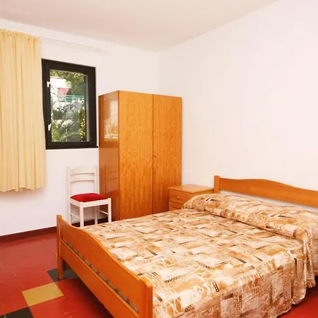 Apartment Apartments By The Sea Bilo, Primosten - 4190