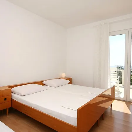 Apartment Apartments By The Sea Bilo, Primosten - 4190 Primosten